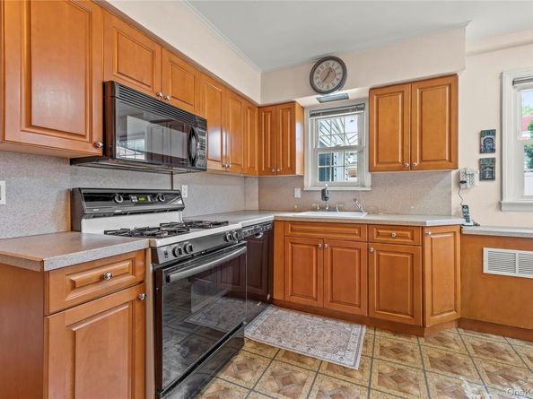 7548 195th Street, Fresh Meadows NY 11366