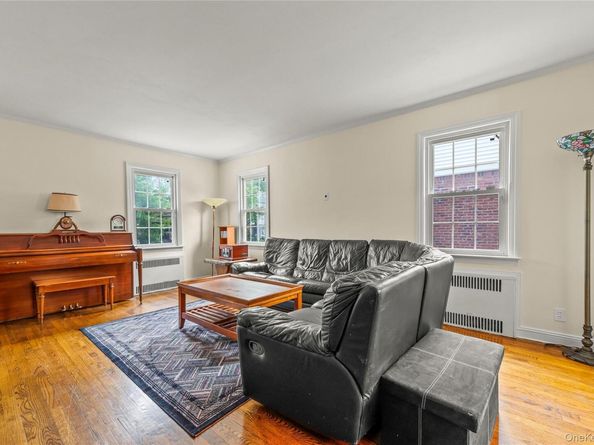 7548 195th Street, Fresh Meadows NY 11366