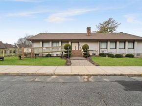 617 Lake Court 617, Middle Island NY 11953