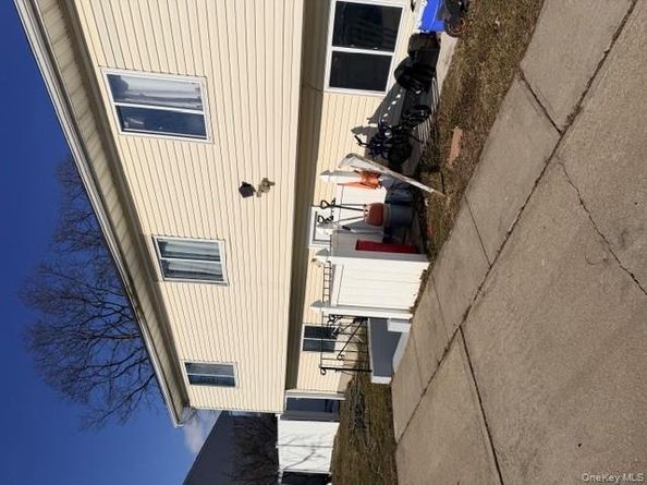 294 40th Street, Copiague NY 11726