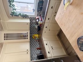 294 40th Street, Copiague NY 11726