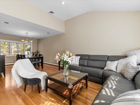 32 Middle Lane, Jericho NY 11753