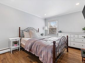32 Middle Lane, Jericho NY 11753