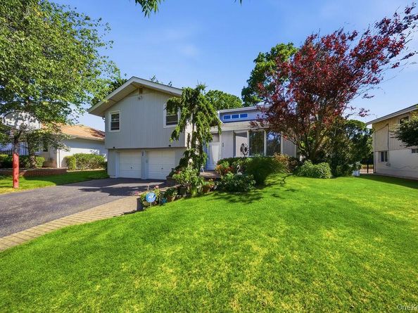32 Middle Lane, Jericho NY 11753