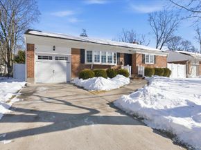 10 Darnley Place, Huntington Station NY 11746