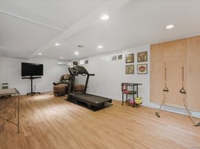 10 Darnley Place, Huntington Station NY 11746