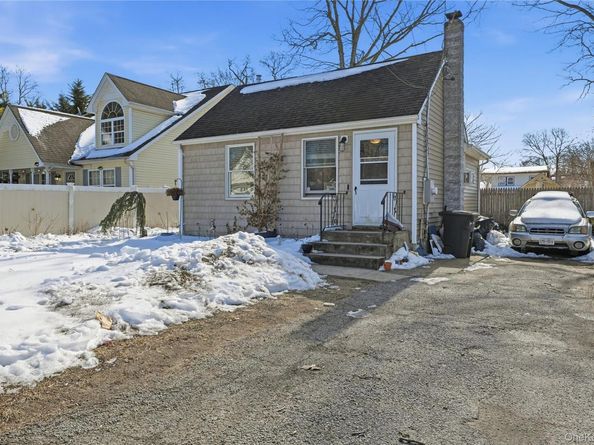 36 Woodlawn Avenue, Selden NY 11784