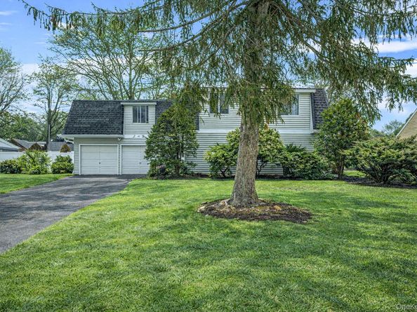 22 Meyer Lane, Medford NY 11763