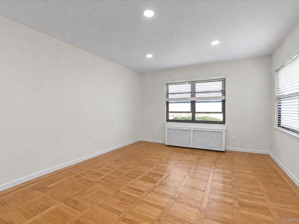 1197 E broadway K11, Hewlett NY 11557