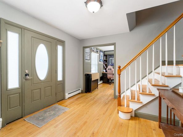 4 Rowe Street, Coram NY 11727