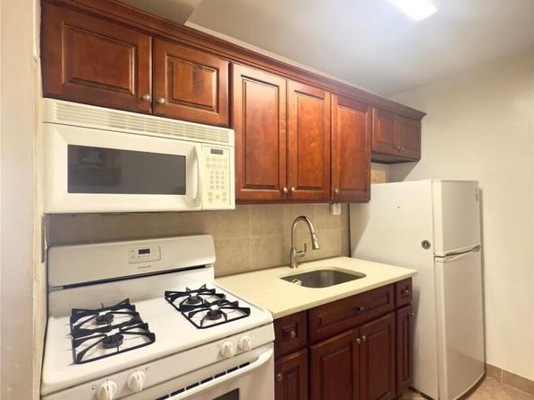 84-09 155th Avenue 2H, Howard Beach NY 11414