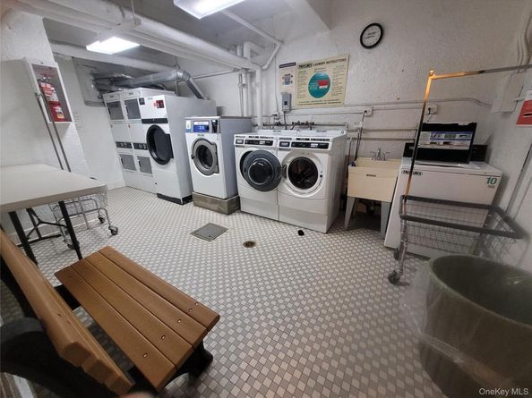 43-25 Douglaston Parkway 4J, Douglaston NY 11363