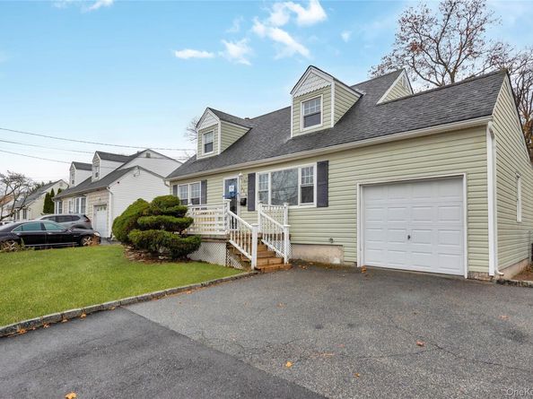 842 Brook Street, West Babylon NY 11704