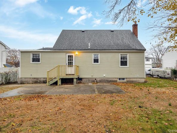 842 Brook Street, West Babylon NY 11704