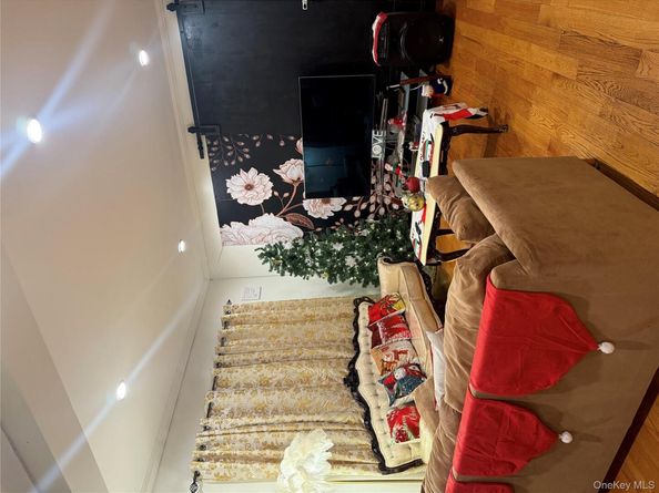 19456 114th Road, Saint Albans NY 11412