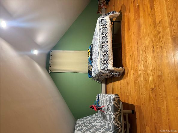 19456 114th Road, Saint Albans NY 11412