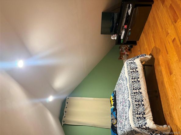 19456 114th Road, Saint Albans NY 11412