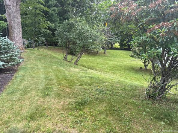 14 Aspen Way, Thornwood NY 10594