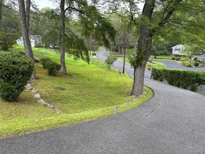 14 Aspen Way, Thornwood NY 10594