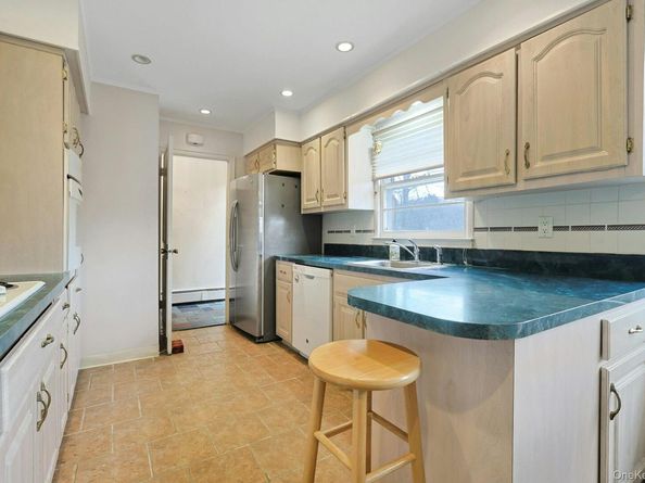 14 Aspen Way, Thornwood NY 10594