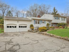 14 Aspen Way, Thornwood NY 10594