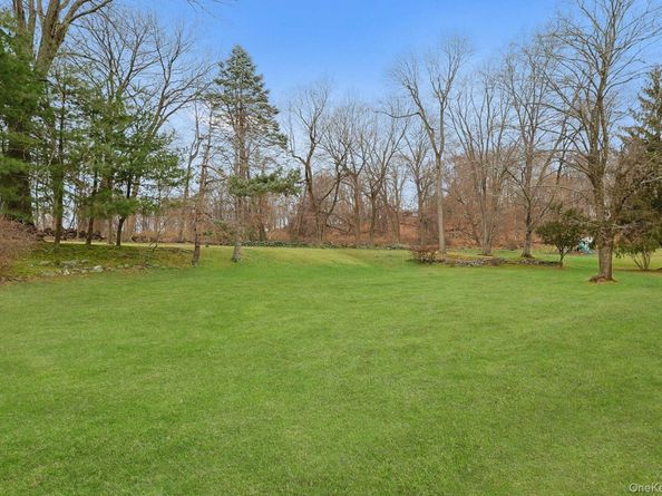 14 Aspen Way, Thornwood NY 10594