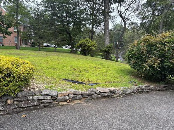 14 Aspen Way, Thornwood NY 10594