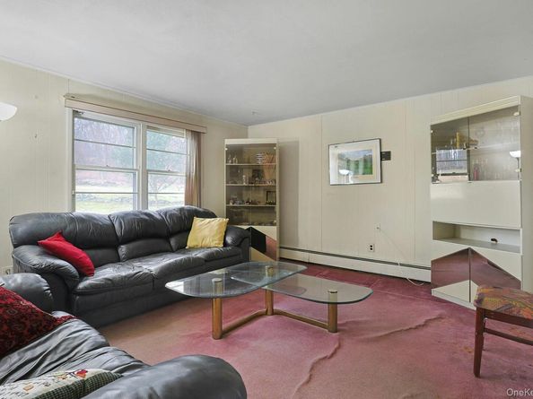 14 Aspen Way, Thornwood NY 10594