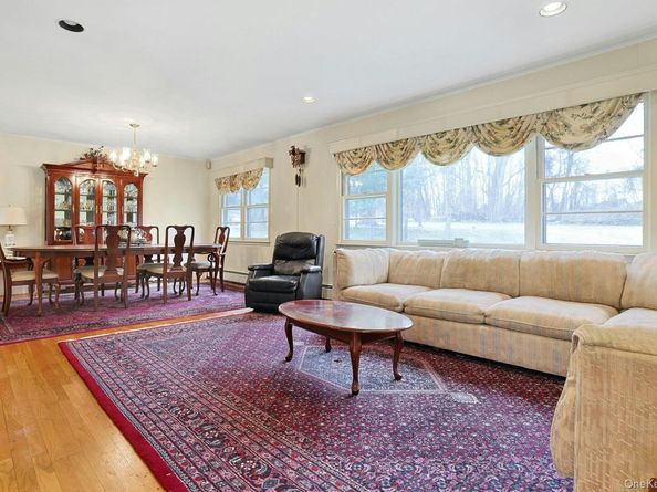 14 Aspen Way, Thornwood NY 10594