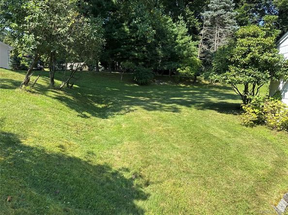 14 Aspen Way, Thornwood NY 10594