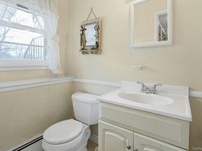 14 Aspen Way, Thornwood NY 10594