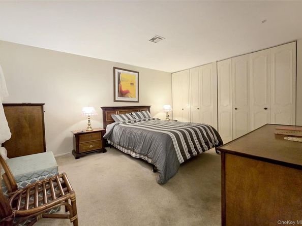 289 Cardiff Court B, Ridge NY 11961