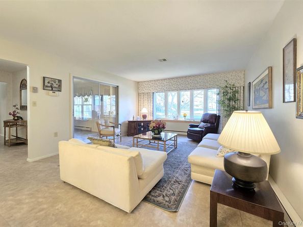 289 Cardiff Court B, Ridge NY 11961