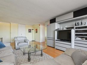 1 BAY CLUB Drive 6V, Bayside NY 11360