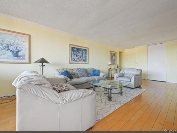 1 BAY CLUB Drive 6V, Bayside NY 11360