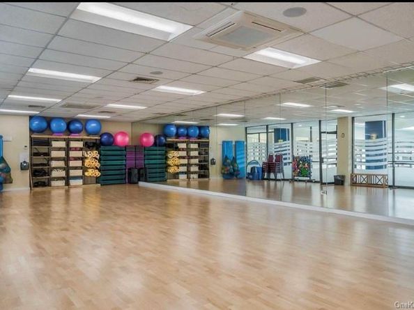 1 BAY CLUB Drive 6V, Bayside NY 11360