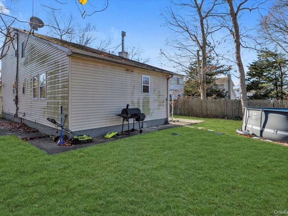 11 Laurelton Avenue, Selden NY 11784