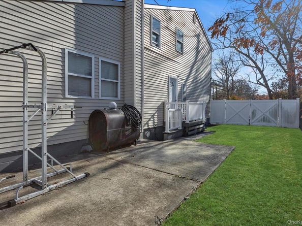 11 Laurelton Avenue, Selden NY 11784