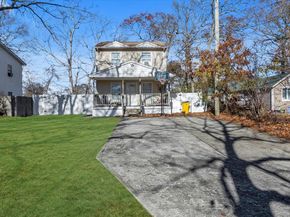 11 Laurelton Avenue, Selden NY 11784