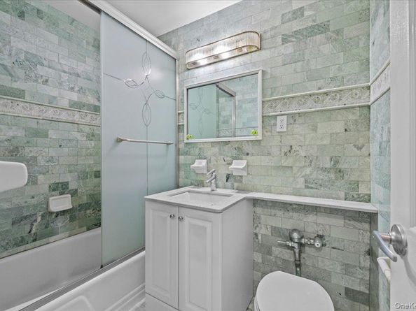 8935 155th Ave 3M, Howard Beach NY 11414