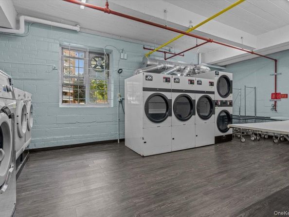 8935 155th Ave 3M, Howard Beach NY 11414