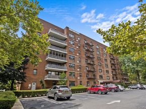 8935 155th Ave 3M, Howard Beach NY 11414