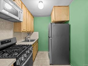 8935 155th Ave 3M, Howard Beach NY 11414