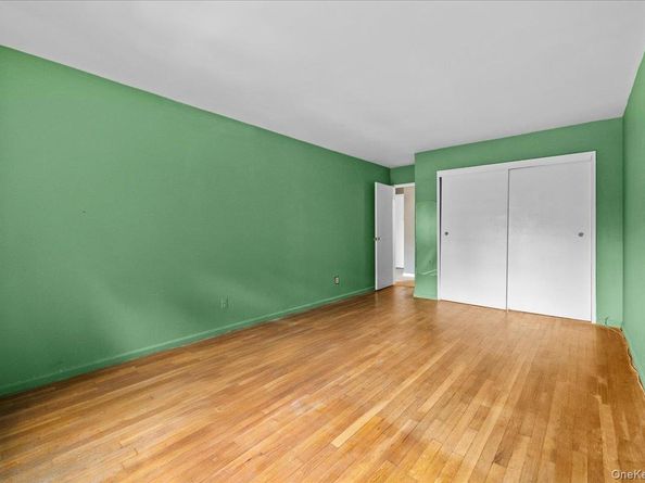 8935 155th Ave 3M, Howard Beach NY 11414