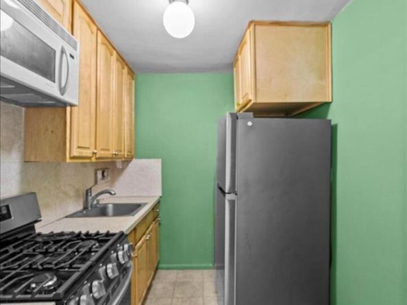 8935 155th Ave 3M, Howard Beach NY 11414