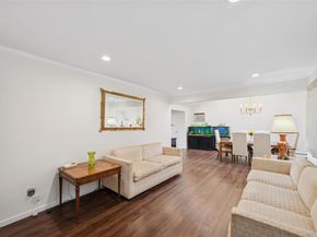 14 March Lane, Westbury NY 11590