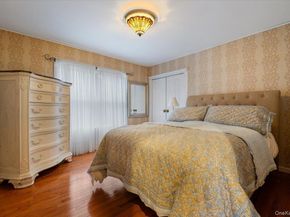 33 Fleets Cove Road, Huntington NY 11743