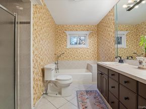 33 Fleets Cove Road, Huntington NY 11743