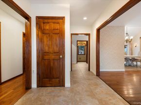 33 Fleets Cove Road, Huntington NY 11743