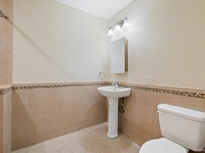 33 Fleets Cove Road, Huntington NY 11743